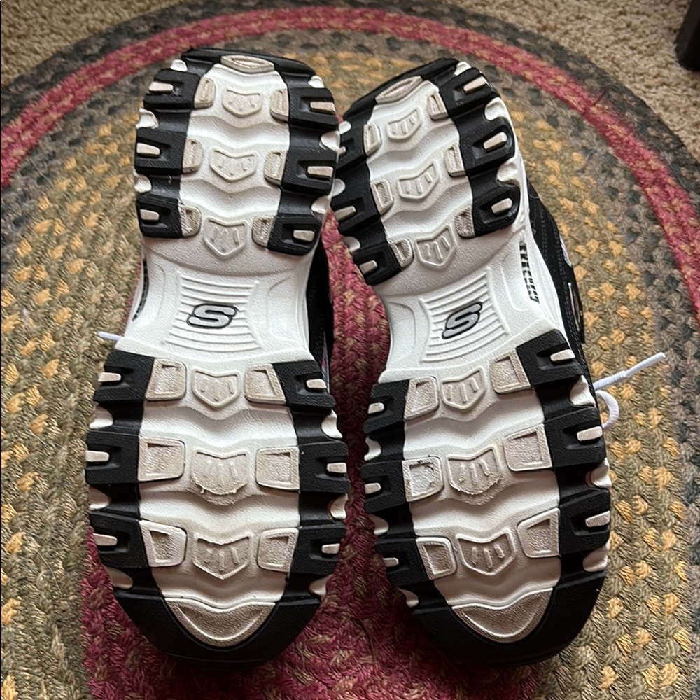 Skechers D'Lites Black & White Sneakers. Women’s Size 9 Like NEW - Picture 8 of 11